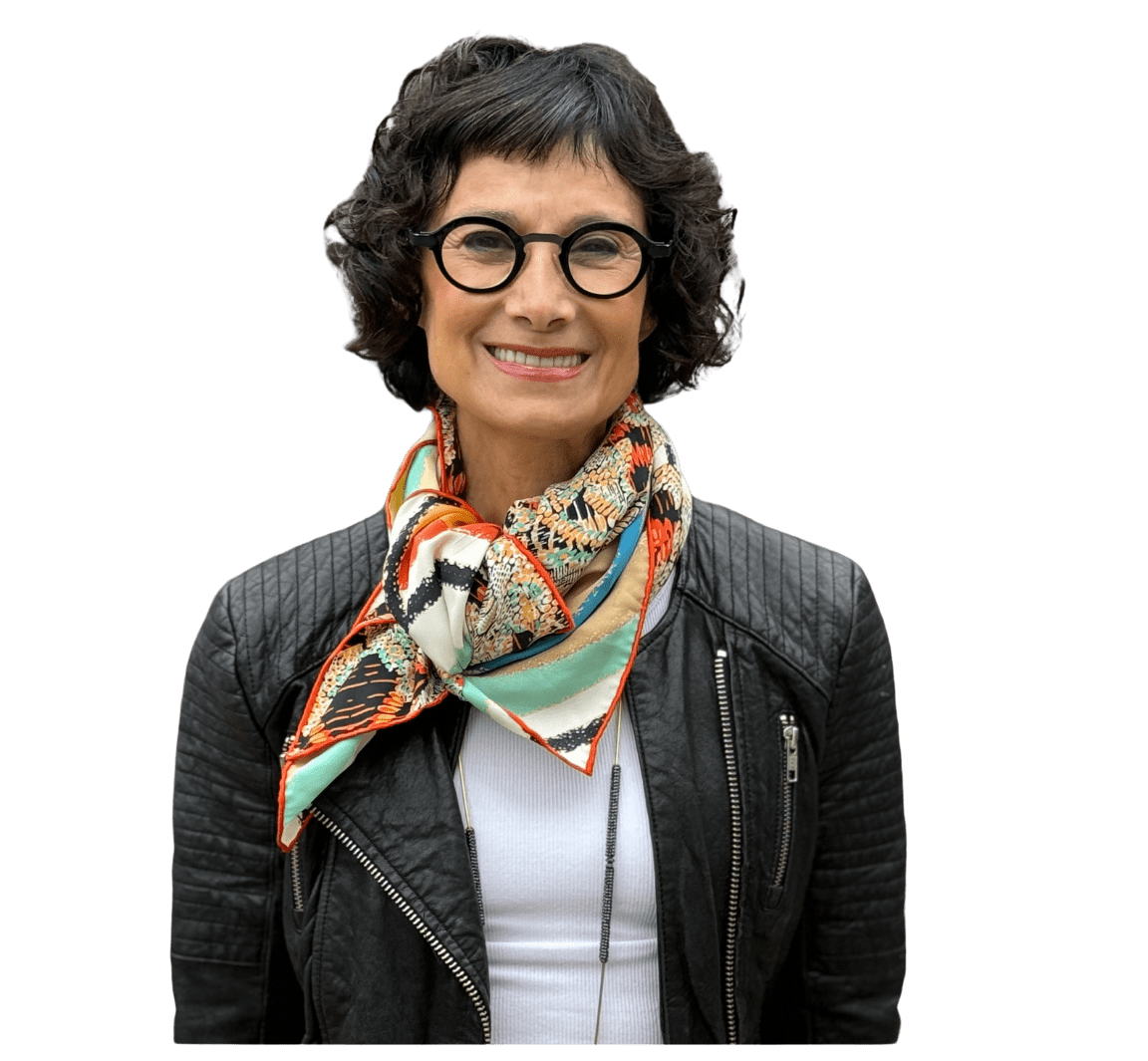 Smiling woman with round glasses and scarf